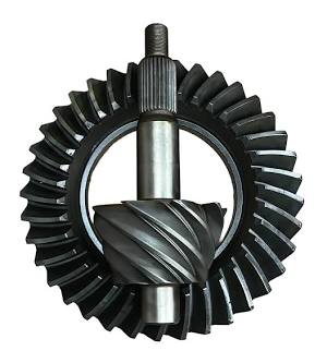 Hypoid ring and pinion gearset with the pinion offset below the ring gear centerline